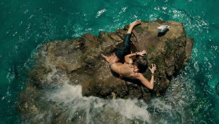 The Shallows horror movie review